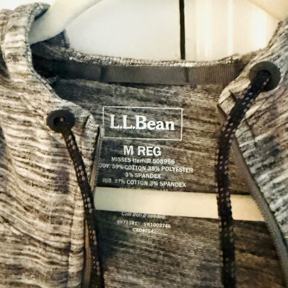 L.L. Bean Ladies Gray Hooded Zip-Up Jacket. Size Medium - Picture 4 of 6
